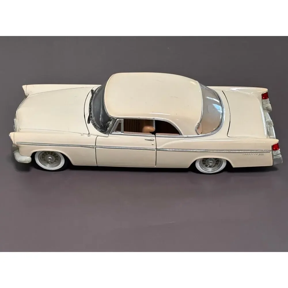 Original Maisto Special Edition 1:18 Die Cast 1956 Chrysler 300B White